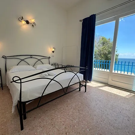 Rada Azzurra Πανσιόν *