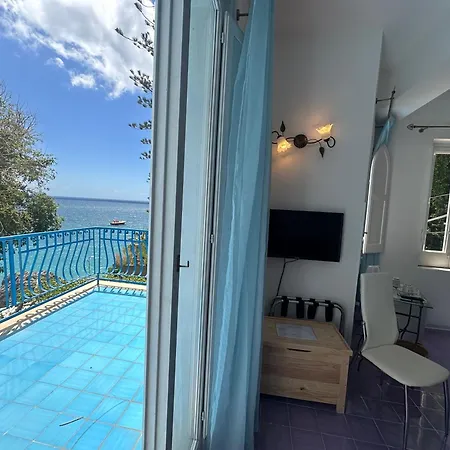 Rada Azzurra Πανσιόν *